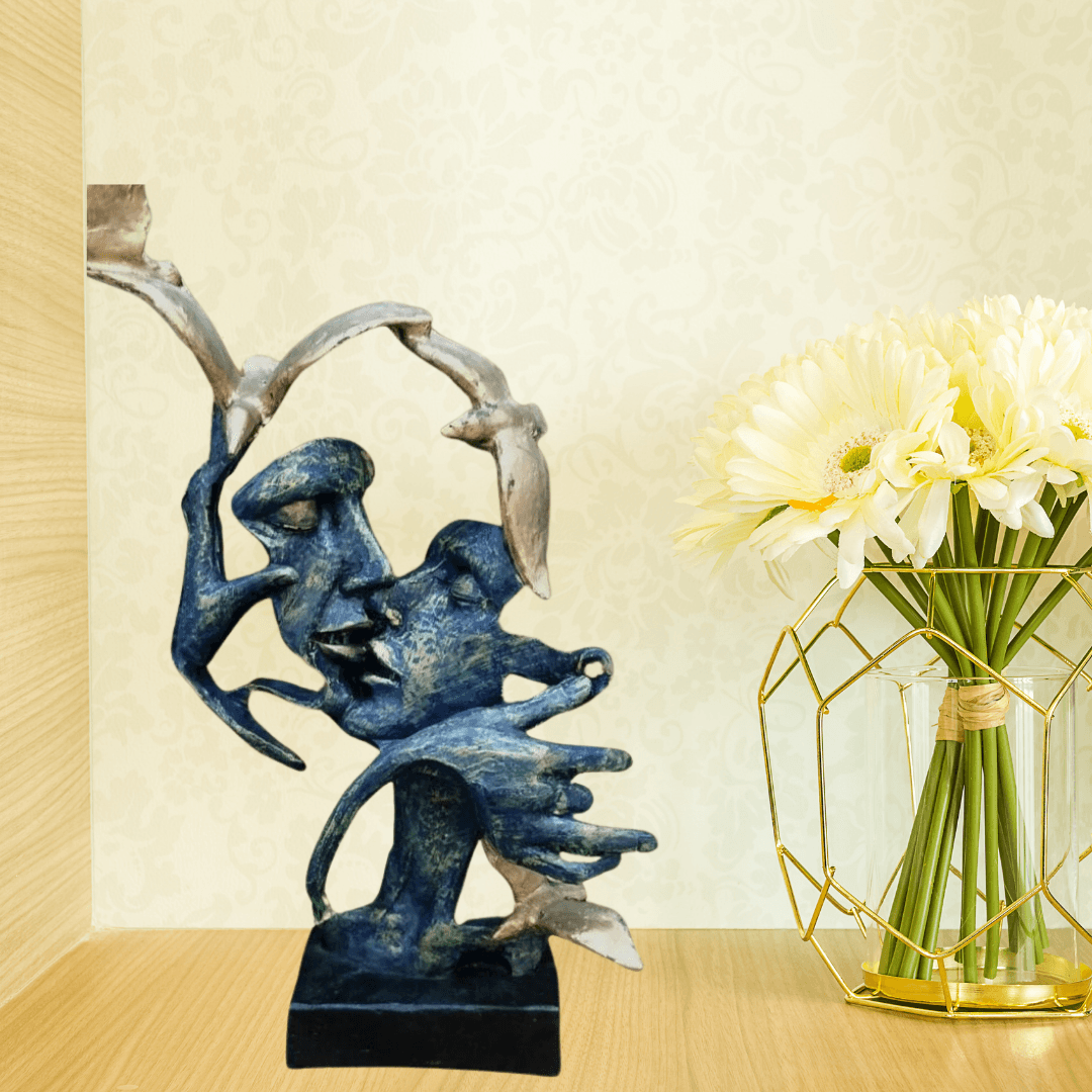 Kissing Face Statue - Allure Box