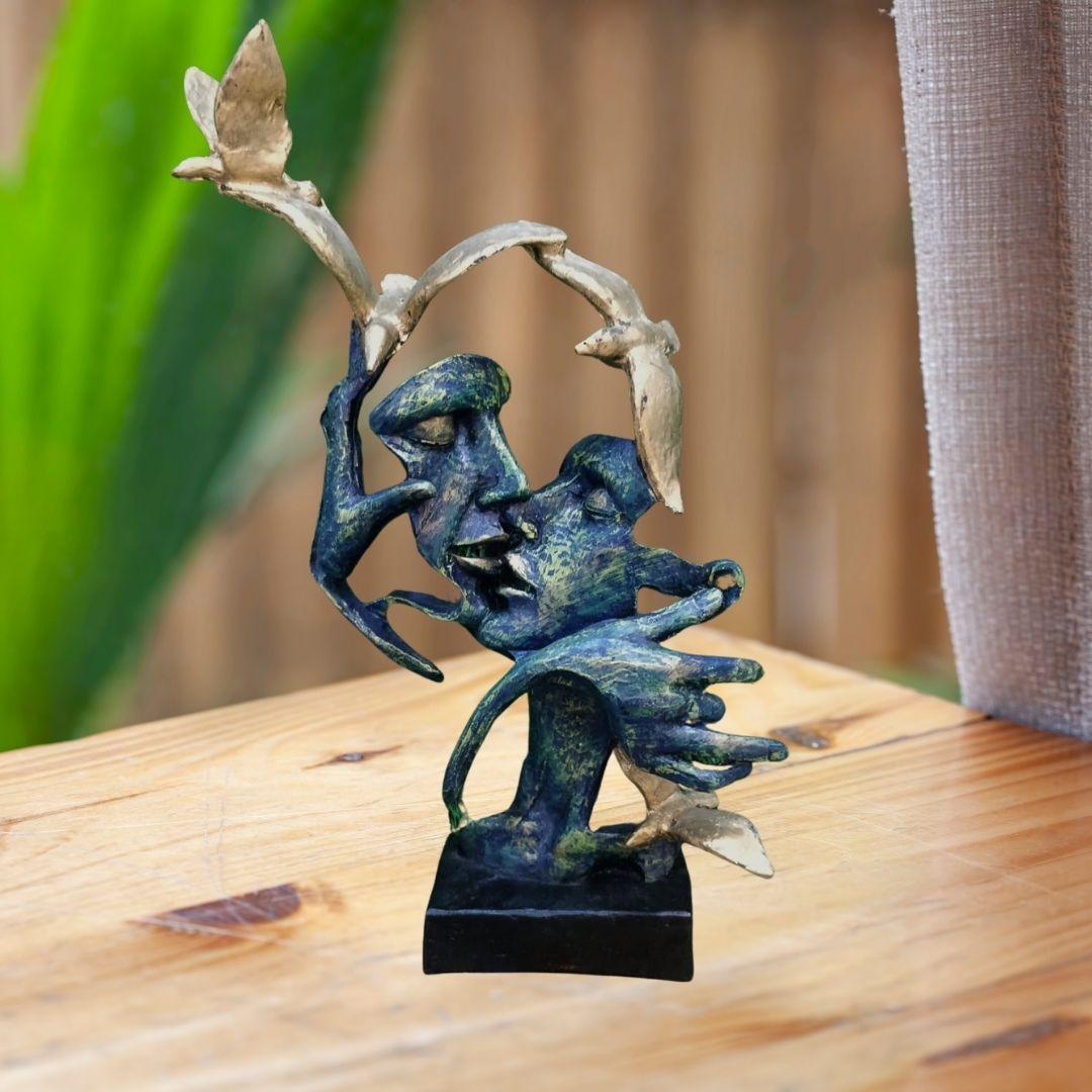 Kissing Face Statue - Allure Box