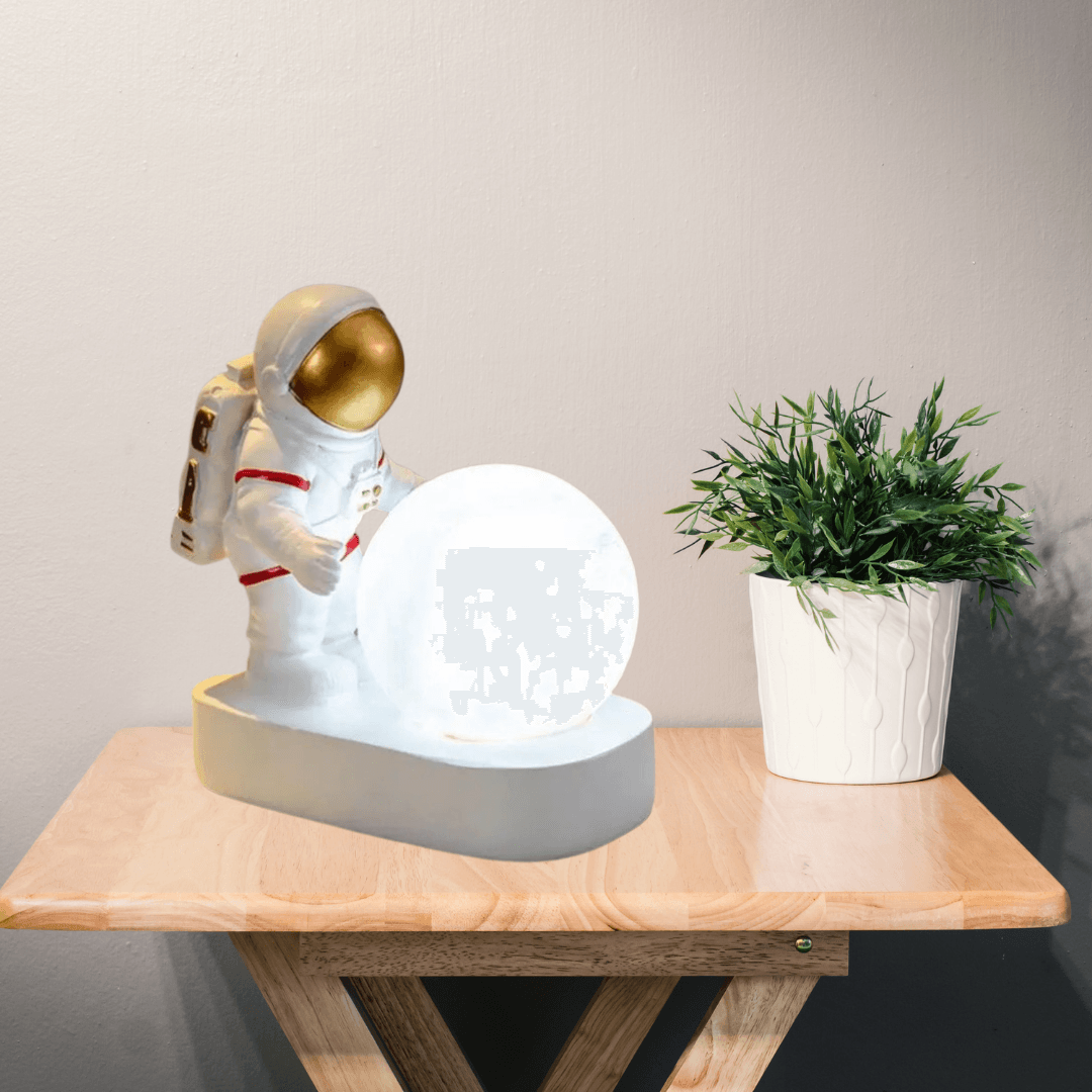 Astronaut Night Lamp - Allure Box