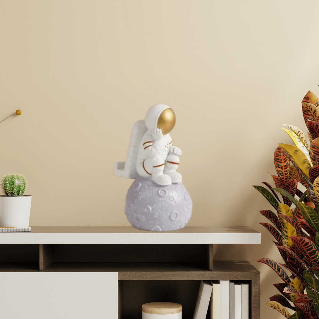 Phone Holder - Astronaut On Moon - Allure Box