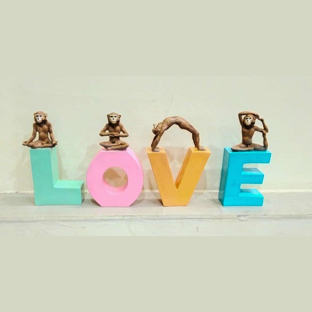 Multicolor resin love Monkey statue set